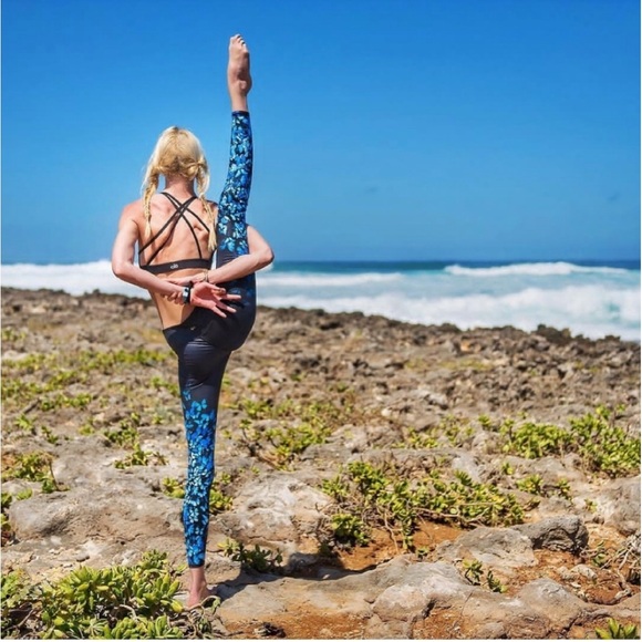 Alo Yoga Gypset Goddess Blue Butterfly Leggings Size S - Picture 4 of 14